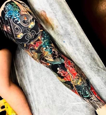 大面积的一组日式传统般若纹身图案