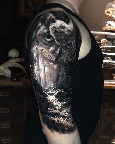 黑色包臂的一组森林纹身作品图片