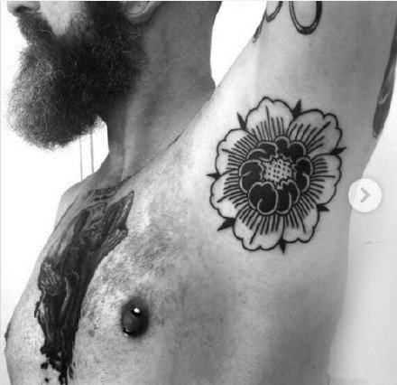 胳肢窝纹身 纹在胳肢窝里的一组创意纹身作品图片