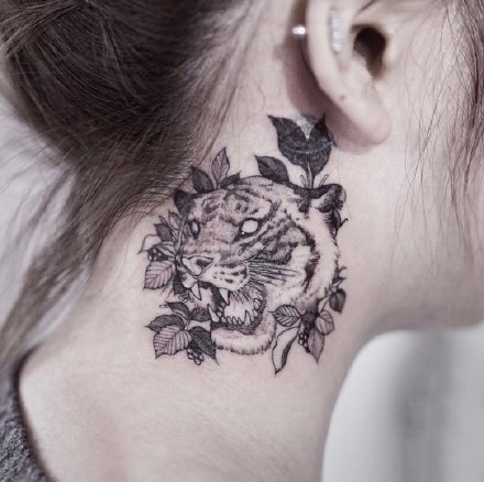 素花和动物搭配的一组创意黑灰纹身作品