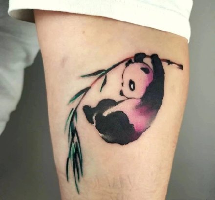 很可爱的一组熊猫主题小纹身图案