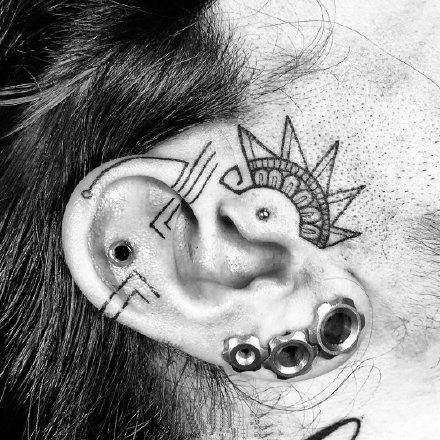 耳朵耳垂的一组创意小纹身图案