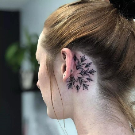 耳朵耳垂的一组创意小纹身图案