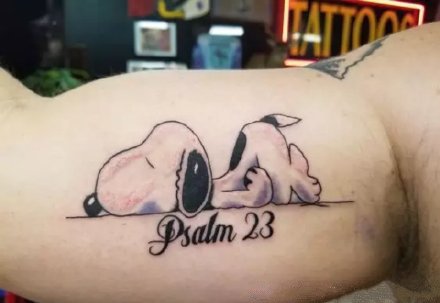 可爱的9款卡通史努比纹身图案