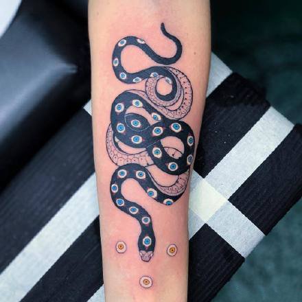 黑蛇纹身 13款黑灰色的蛇纹身图案作品