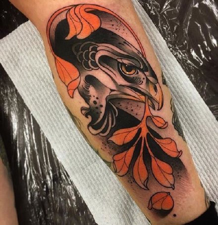 包臂包腿的9款老鹰纹身图片