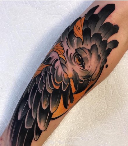 包臂包腿的9款老鹰纹身图片