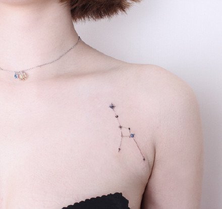 女孩子锁骨纹身 小清新的9款女生锁骨纹身图案