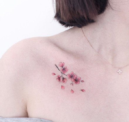 女孩子锁骨纹身 小清新的9款女生锁骨纹身图案