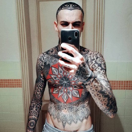 个性帅气的一组欧美纹身帅哥写真图片赏析