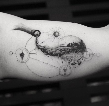 大臂内侧的18款纹身作品图片赏析