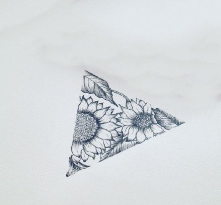 圆形和三角形里搭配花朵的纹身素材图片(9/9)