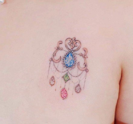 彰显女性魅力的9款宝石纹身图案