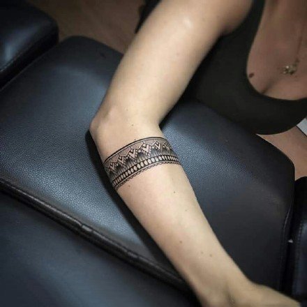 黑色的9款手环臂环纹身作品赏析