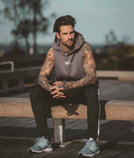 型男纹身 一组欧美的纹身帅哥图片赏析