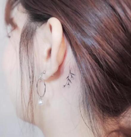 耳后纹身 女生最爱的耳后9款小清新纹身图案
