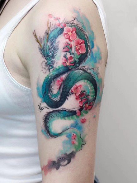 水彩色的9款好看小龙纹身图案
