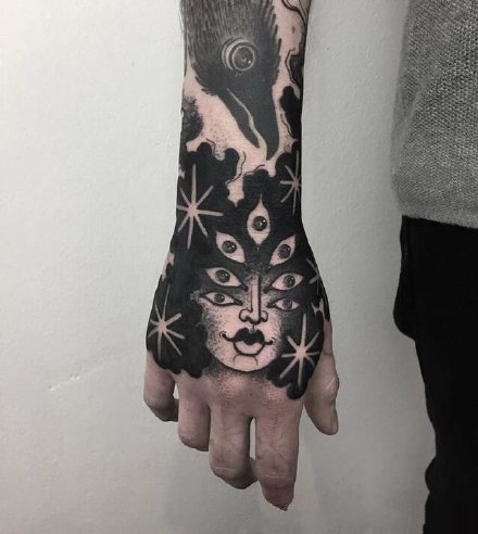 手背脚背的一组暗黑风纹身图片