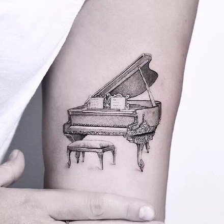 微写实风格的18款黑灰小纹身作品