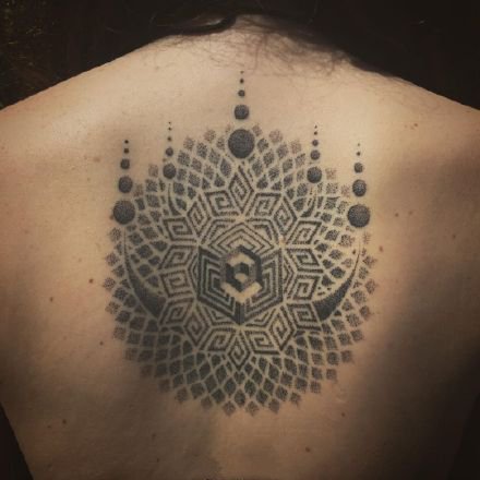 个性的一组黑灰繁花纹身作品图