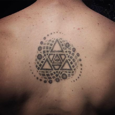 个性的一组黑灰繁花纹身作品图