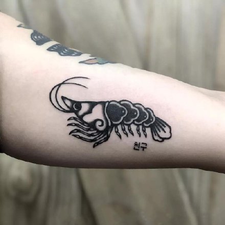 黑色祥云纹身 黑色的9款云朵纹身图案