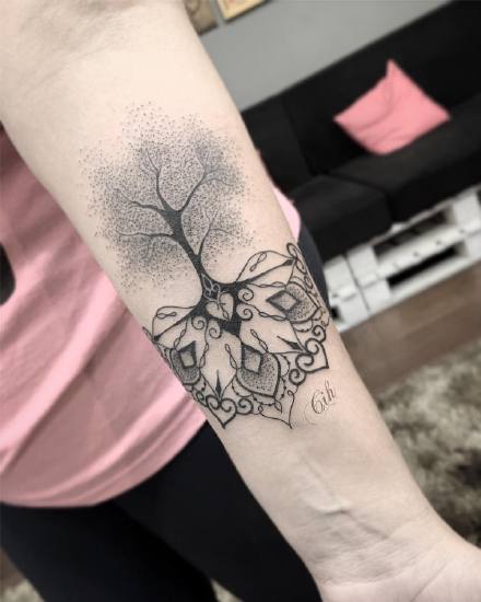 小臂上漂亮的9款黑灰纹身作品赏析