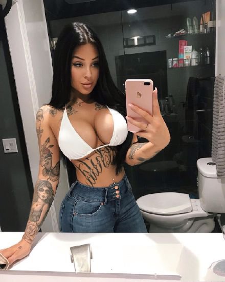 完美身段Valérie Cossette，加拿大纹身模特 ​