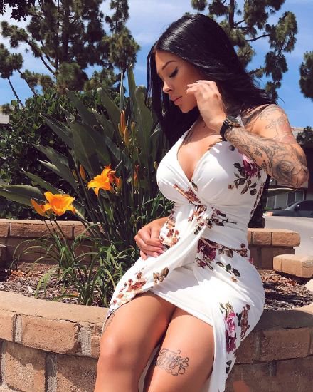 完美身段Valérie Cossette，加拿大纹身模特 ​