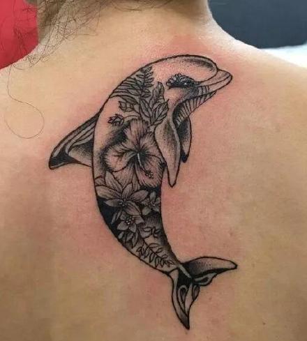 精美好看的9款海豚小纹身图案