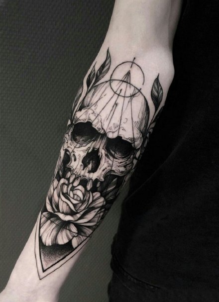 一组男生和女生不同款的黑灰点刺纹身(8/9)