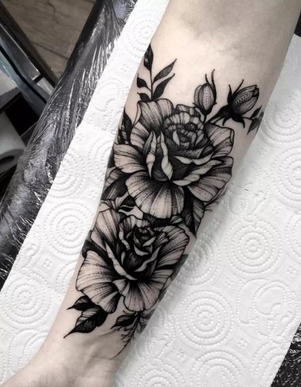 一组男生和女生不同款的黑灰点刺纹身(4/9)