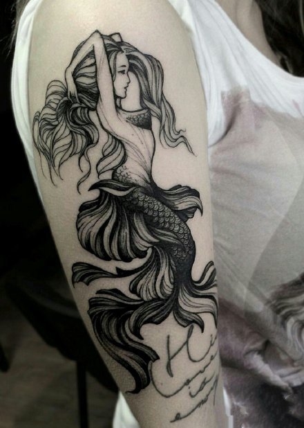 一组男生和女生不同款的黑灰点刺纹身(3/9)