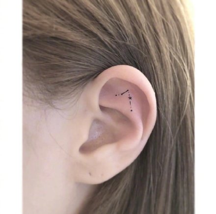 耳朵上的ins风简约小清新纹身图案 ​​​​