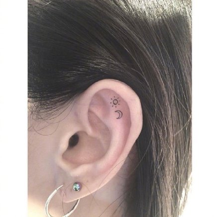 耳朵上的ins风简约小清新纹身图案 ​​​​