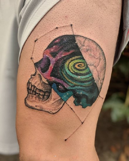 一组法国艺术家设计的浪漫彩色纹身图案