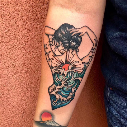 一组美丽的彩色女生背影手臂纹身图案