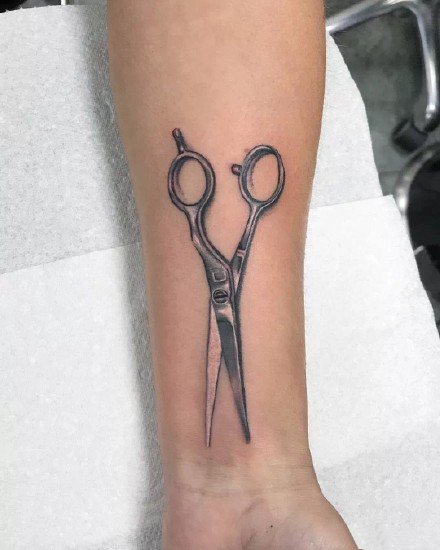 九款花式的剪刀纹身图案欣赏