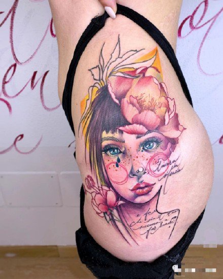 一组彩色花朵，彩色包臀纹身图案欣赏