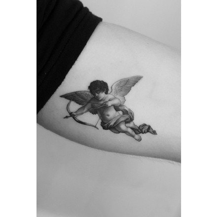 一组写实黑灰手臂纹身图案