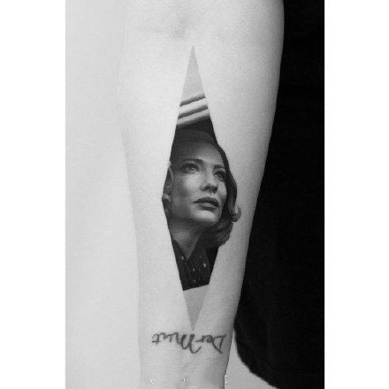 一组写实黑灰手臂纹身图案