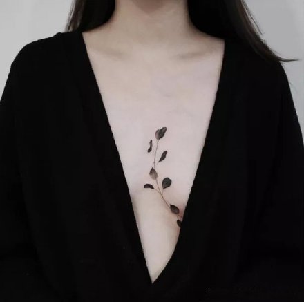 一组清新植物女生纹身图案欣赏