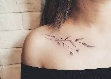 一组清新植物女生纹身图案欣赏