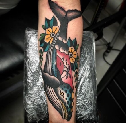 一组孤单的鲸鱼纹身图案欣赏