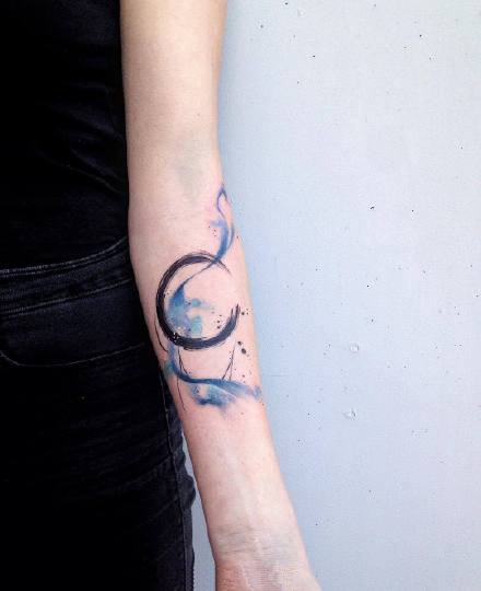 一组水彩风格的抽象纹身图案