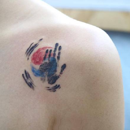 一组小清新彩色美甲图片欣赏