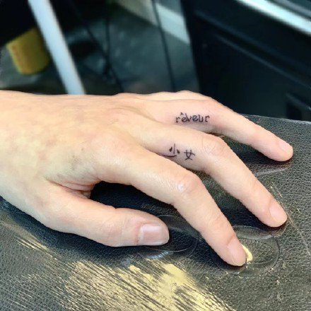 一组简约英文字母纹身图案欣赏