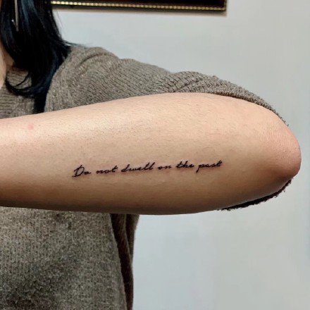 一组简约英文字母纹身图案欣赏