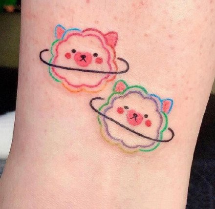 一组可爱到爆彩色小纹身图案