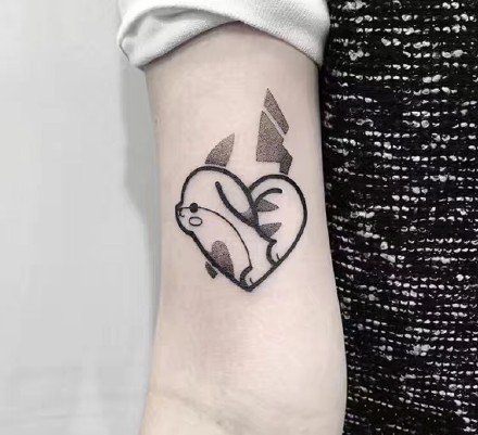 一组可爱的皮卡丘纹身图案